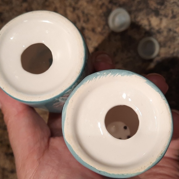 Salt & Pepper Shaker - Picture 4 of 6